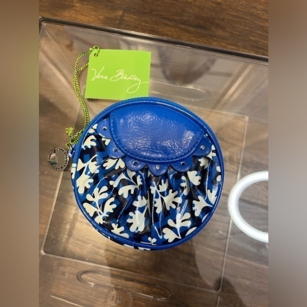 NWT Vera Bradley Frill Peek-A-Boo Round Coin Purse Pattern Blue Lagoon